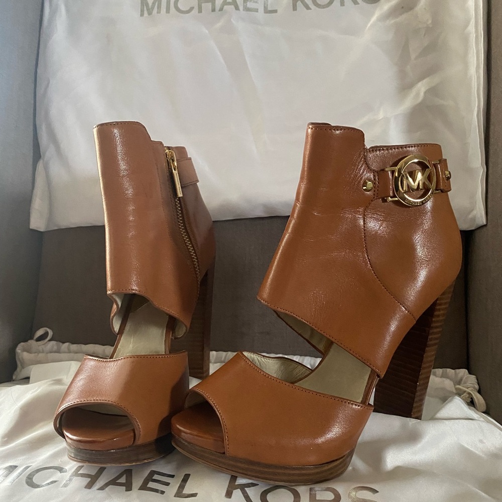 MK sandals